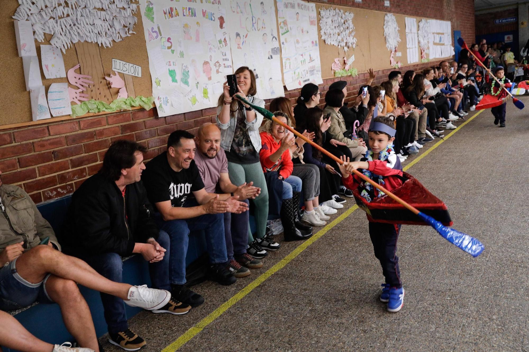 Los alumnos del colegio San Miguel recrean el Descenso del Sella (en imágenes)