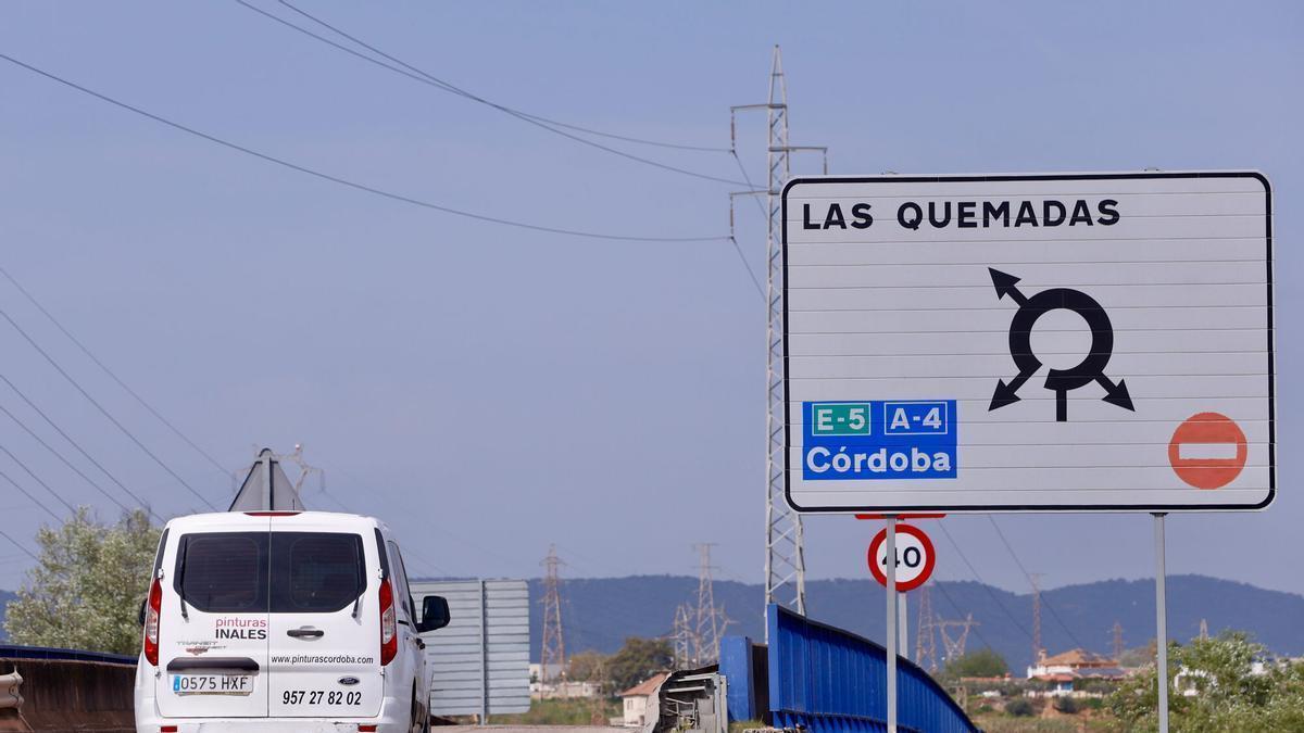 Información de tráfico sobre una rotonda de acceso a Las Quemadas o a la A-4.