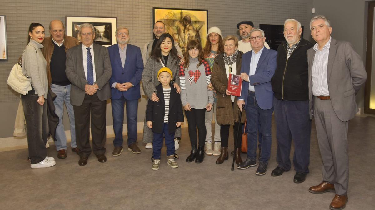 Familiares y amigos de Manuel Rojas.