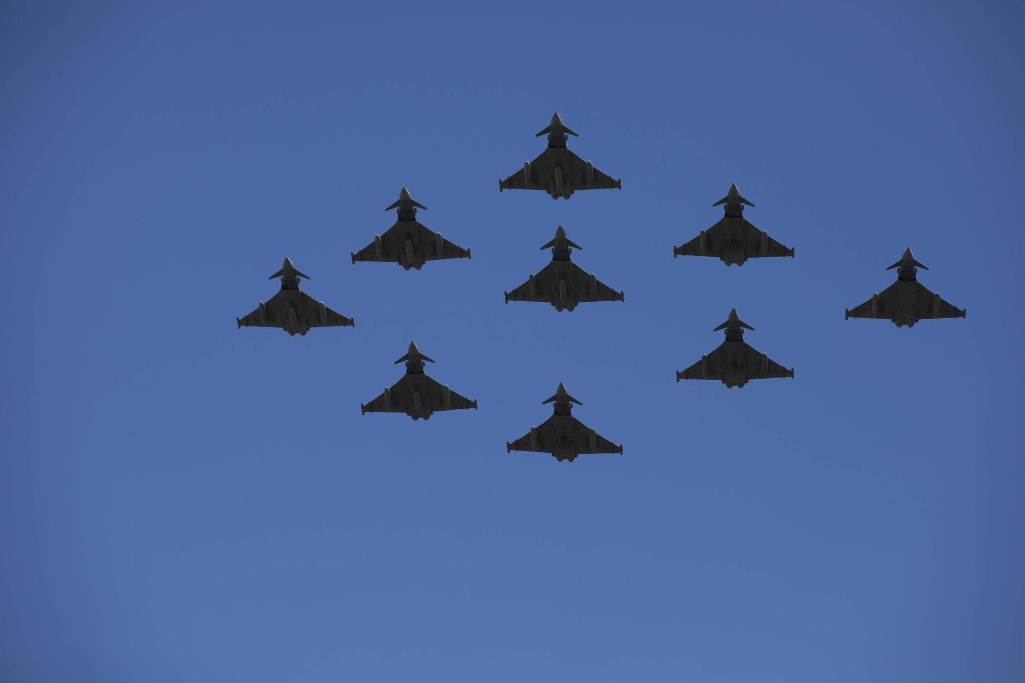 EN IMÁGENES: Así fue la revista naval  del Rey Felipe VI y la exhibición aérea en Gijón por el Día de las Fuerzas Armadas