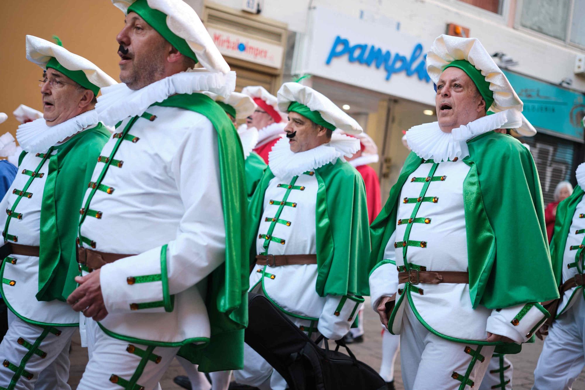 Los grupos del Carnaval actúan en la calle