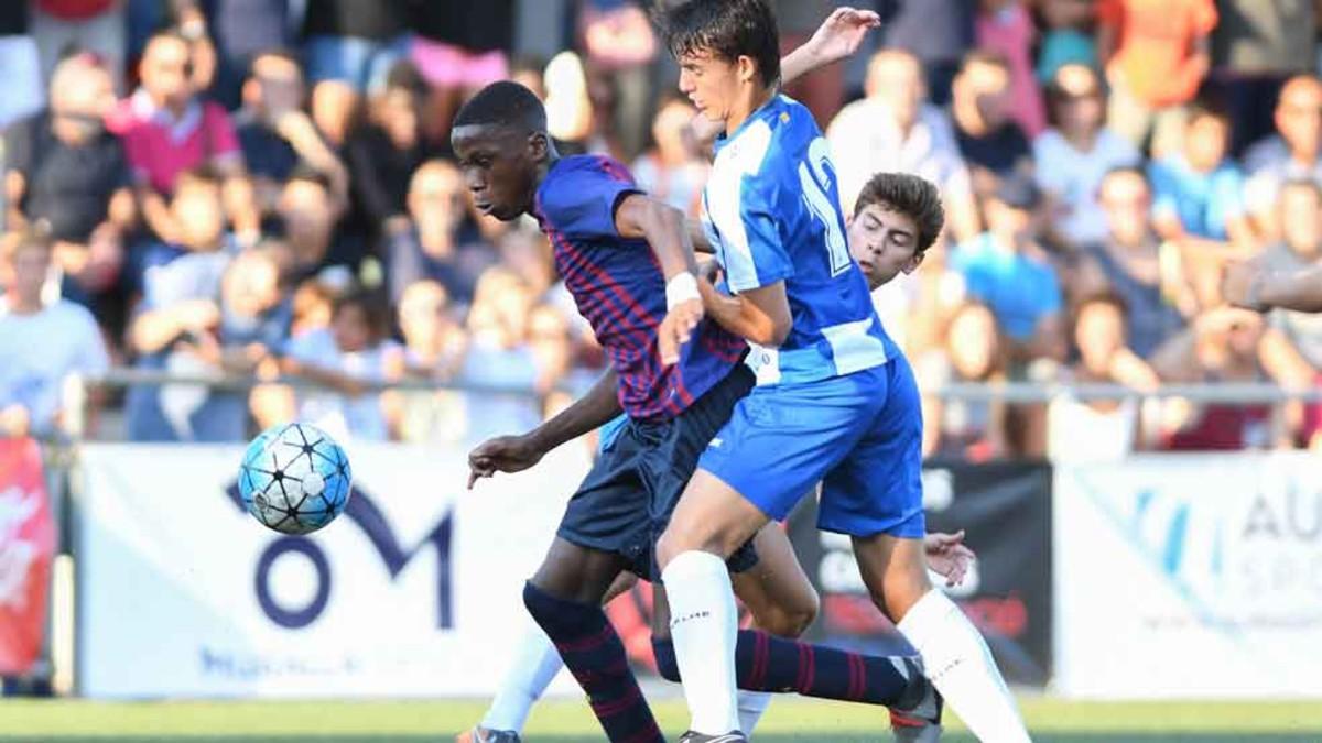 Una acción de la final entre el juvenil del FC Barcelona y del RCD Espanyol