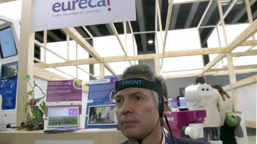 VÍDEO | Una diadema contra els ictus i la rèplica d’un cor per combatre cardiopaties: el MWC explora els límits de la medicina