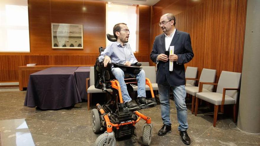 El PSOE y Podemos ultiman hoy el acuerdo que hará presidente a Lambán