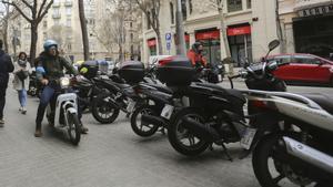 La Vila de Gràcia de Barcelona redueix un 70% les motos mal aparcades a la vorera i a la calçada