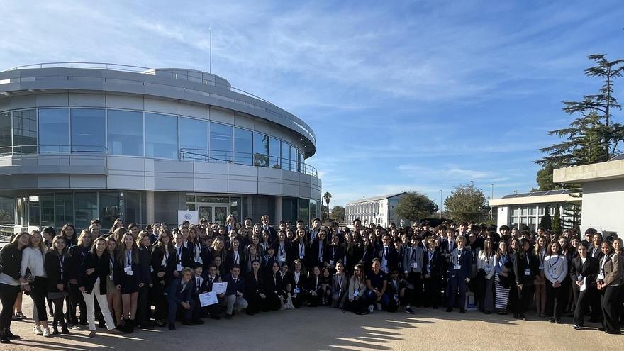 Els estudiants de l’American  School de València recreen l’ONU