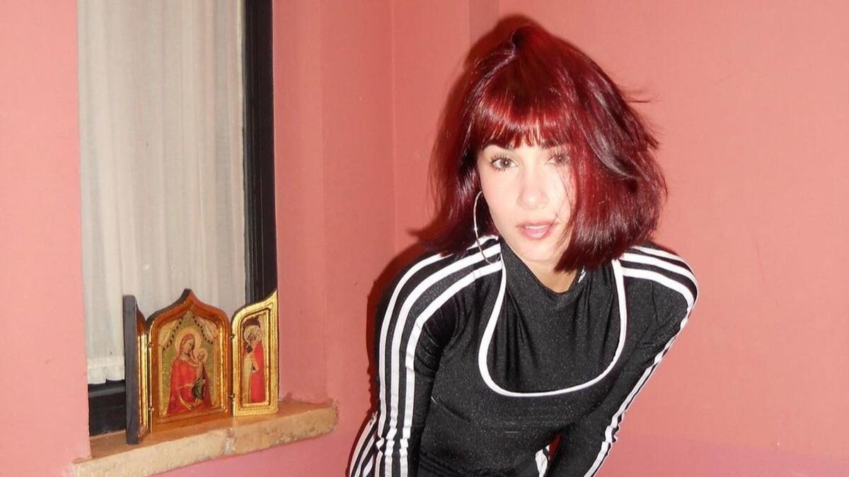 Aitana con el pelo rojo.