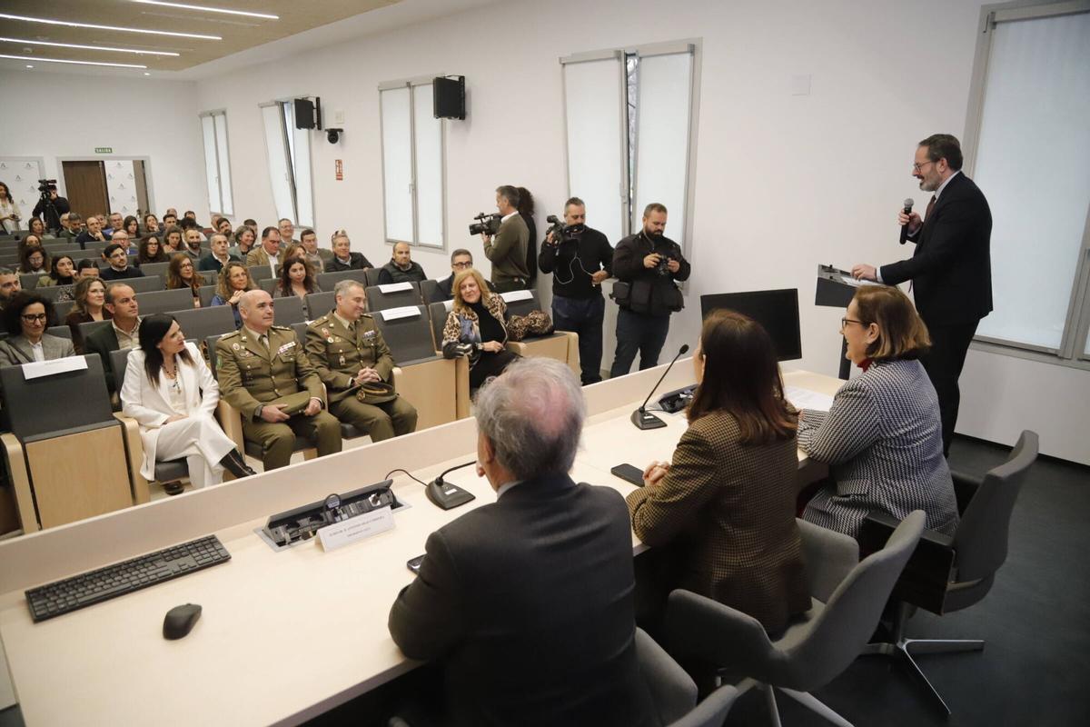 A.J.González Córdoba proyecto de formación para la BLET de la Consejería de Empleo de la Junta de Andalucía Asistentes: Salvador Fuentes, presidente de la Diputación de Córdoba; Rocío Blanco, consejera de Empleo, Empresa y Trabajo Autónomo de la Junta de Andalucía; Adolfo Molina, delegado del Gobierno de la Junta de Andalucía en Córdoba; Antonio Díaz, presidente de CECO