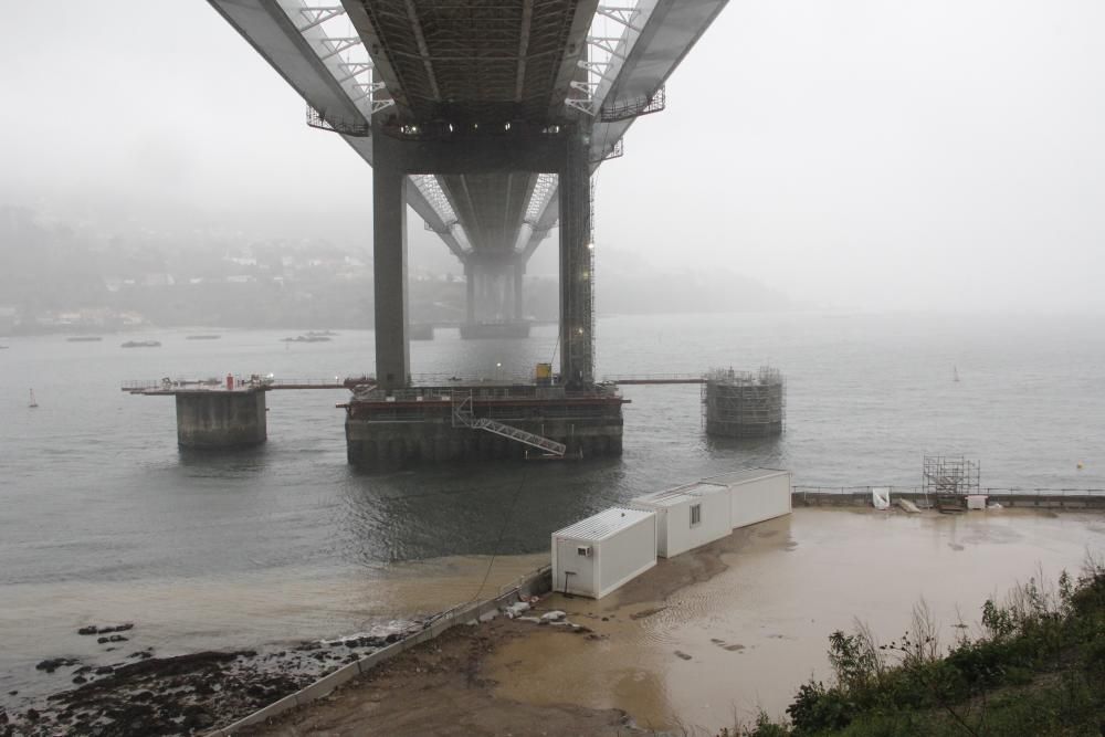 El puente, desde abajo // Santos Álvarez