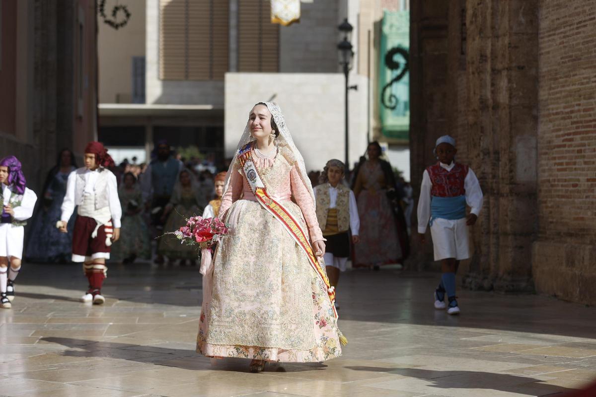 Todas las fotos de la Ofrenda del 18 de marzo por la calle de la Paz hasta las 16:30 horas