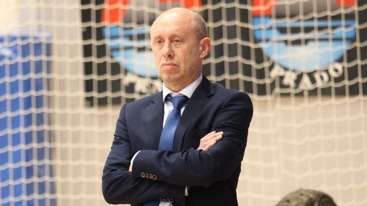 Santi Valladares, técnico del Peñíscola, durante un encuentro.