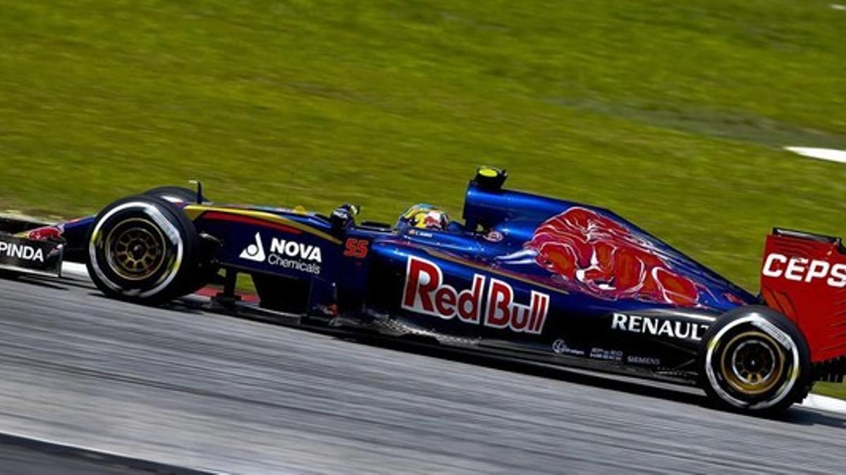 Carlos Sainz, al volante del Toro Rosso durante la disputa del Gran Premio de Malasia.