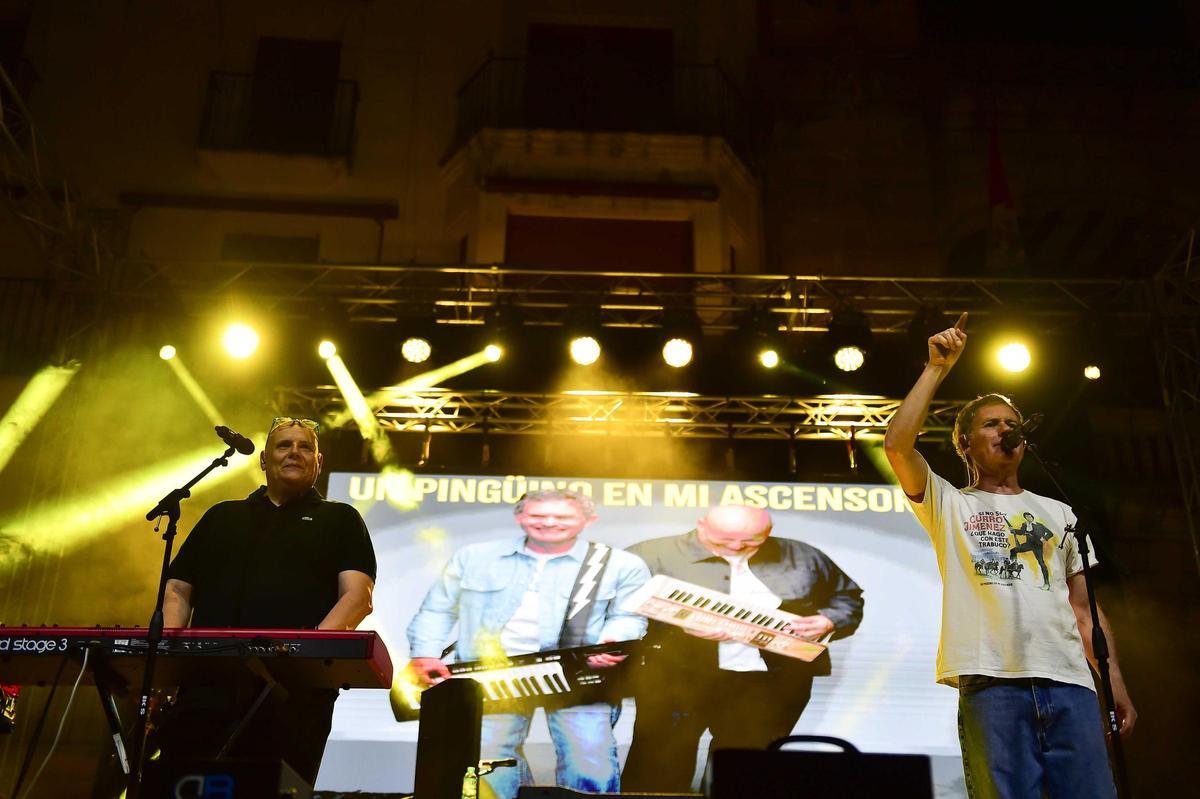 Fotogalería | Las imágenes de los conciertos de Paco Santos y Un pingüino, en la feria de Plasencia