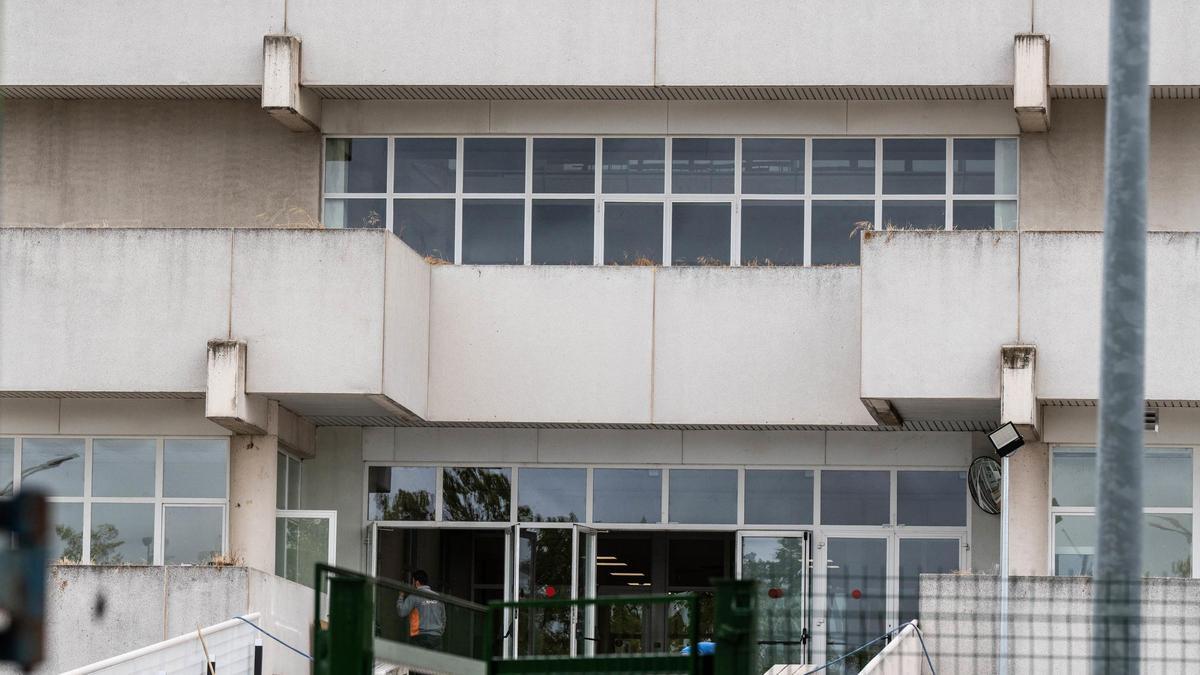 Fachada del centro de acogida de menores de La Cantueña, en Fuenlabrada.