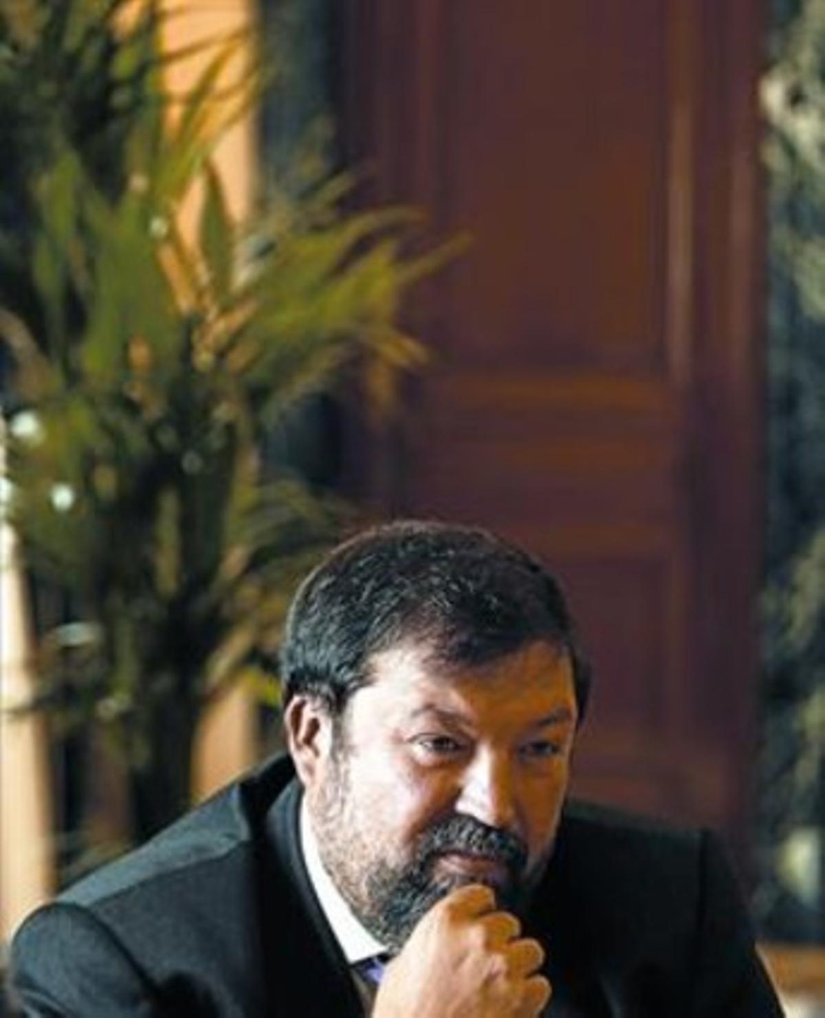 ReflexiuEl titular de Justícia, Francisco Caamaño, a la seu del ministeri, dimarts. ReflexiuEl titular de Justícia, Francisco Caamaño, a la seu del ministeri, dimarts.
