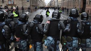 Periodistas y observadores independientes silenciados para reprimir la información sobre las protestas