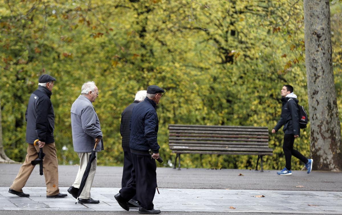 En 2021 la edad legal de jubilación es de 66 años y a partir de 2022 irá sumando 2 meses cada año hasta llegar a 67 años en 2027.