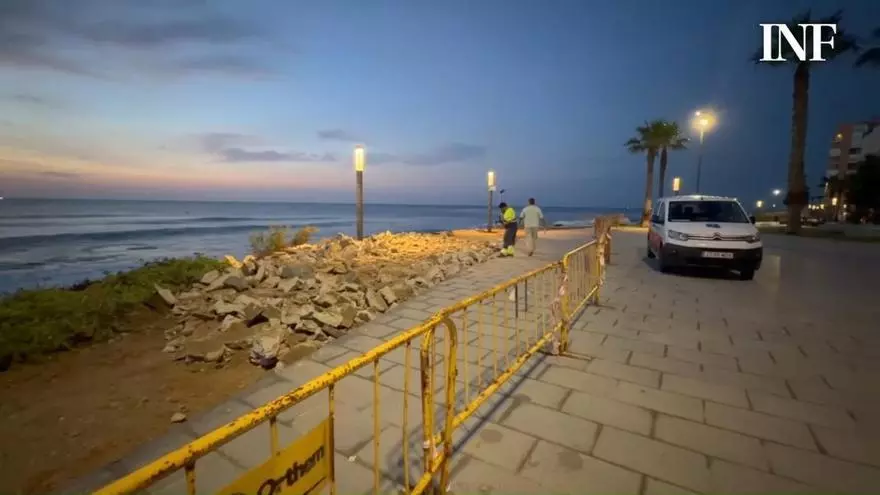 Obras de demolición del pavimento del pequeño mirador del paseo de Punta Margalla por orden de Costas en Torrevieja