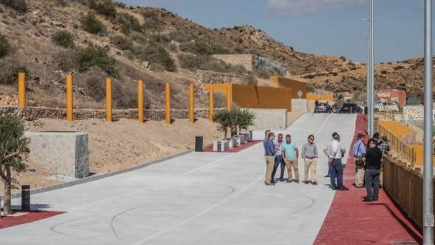 El nuevo vial permite disfrutar de la subida a la sierra y ver preciosas vistas de la ciudad.