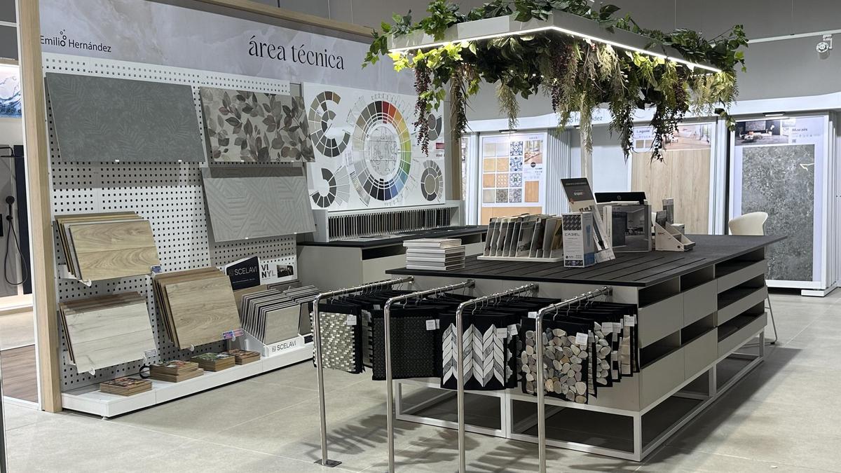 Fustecma ofrecemos una selección de materiales, productos y sistemas innovadores, siempre a la vanguardia, para aportar un valor añadido a cada proyecto y personalizar al máximo cada espacio expositivo.