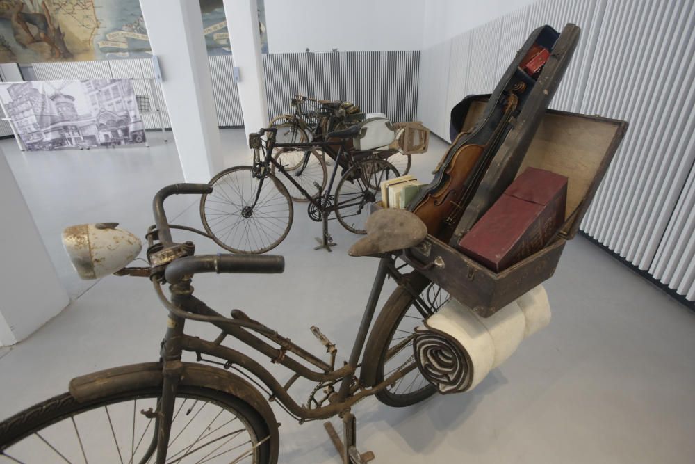 Exposición de bicicletas en la antigua estación de