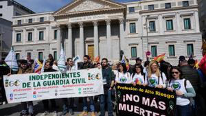 Miles de policías y guardias civiles marchan en Madrid y piden la dimisión de Marlaska