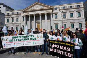 Miles de policías y guardias civiles marchan en Madrid y piden la dimisión de Marlaska