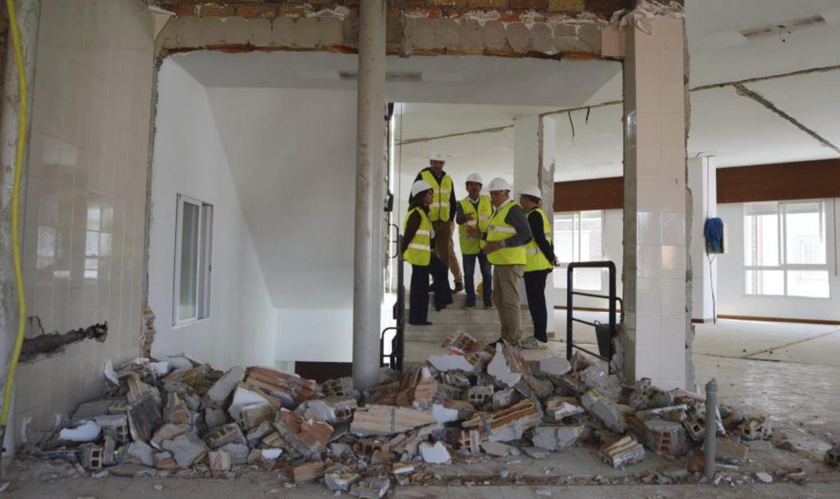 Ya comenzó la demolición interior del edificio. | FDV