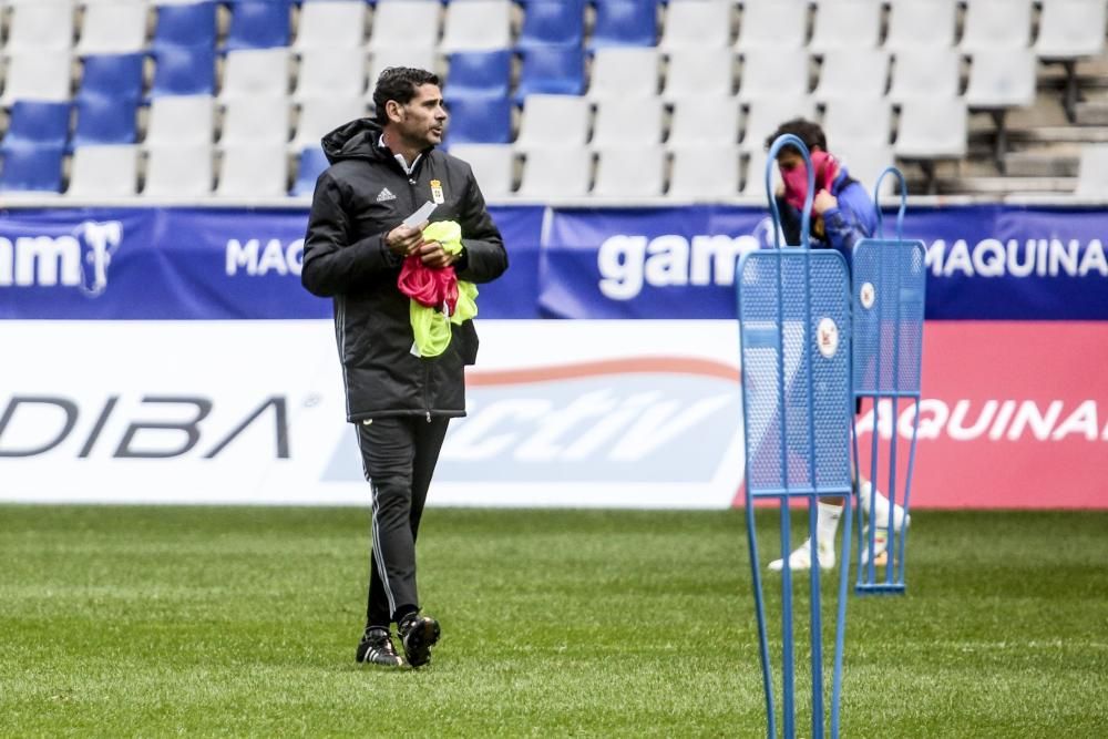 Entrenamiento del Real Oviedo, a puerta cerrada, en el Tartiere.