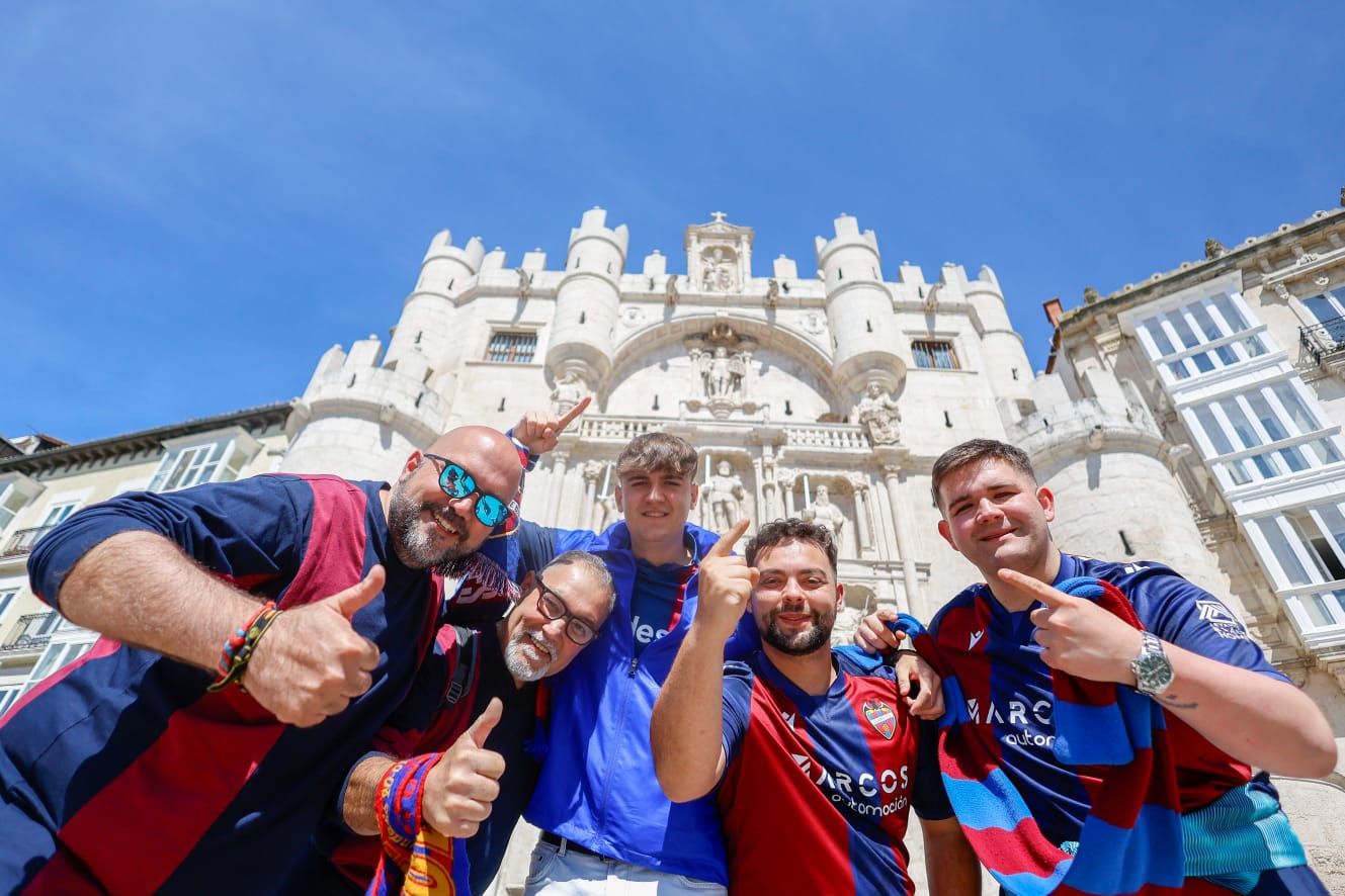 La afición empieza a teñir las calles de Burgos