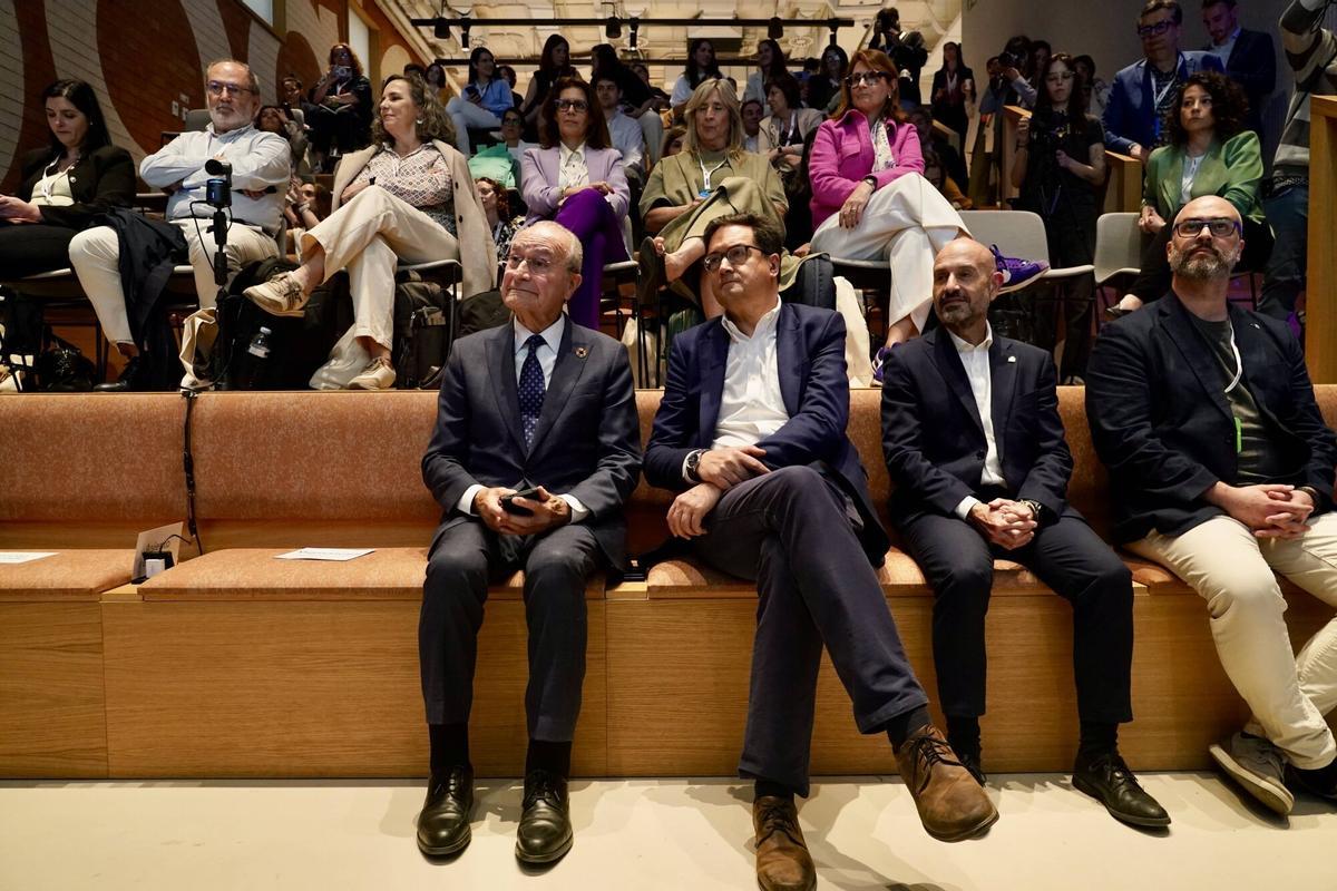 MLG 23-04-2026.-El ministro para la Transformación Digital y de la Función Pública, Óscar López; el alcalde, Francisco de la Torre; y el director de Relaciones Institucionales y Políticas Públicas de Google España, Miguel Escassi, asisten a 'Creciendo en la era Digital', al que también acude el subdelegado del Gobierno, Javier Salas