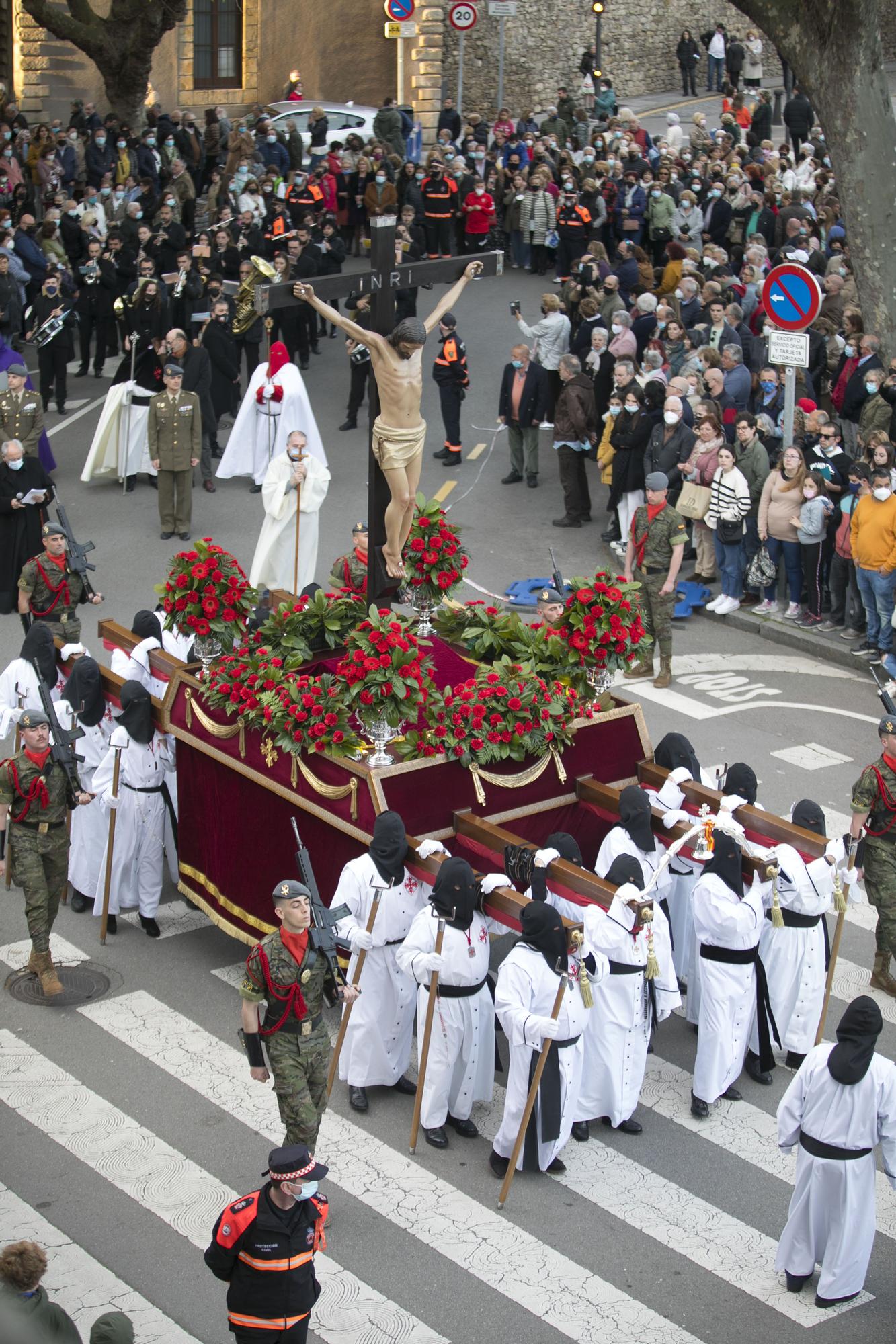 EN IMÁGENES: Gijón arropa al Cristo de los Mártires en su regreso a las calles