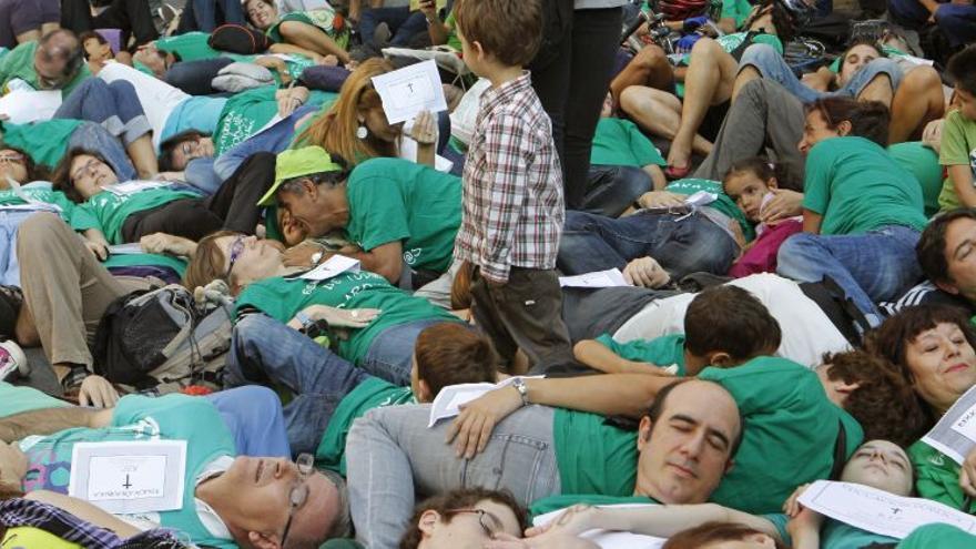 Escenifican en el centro de Madrid la &quot;muerte&quot; de la educación pública