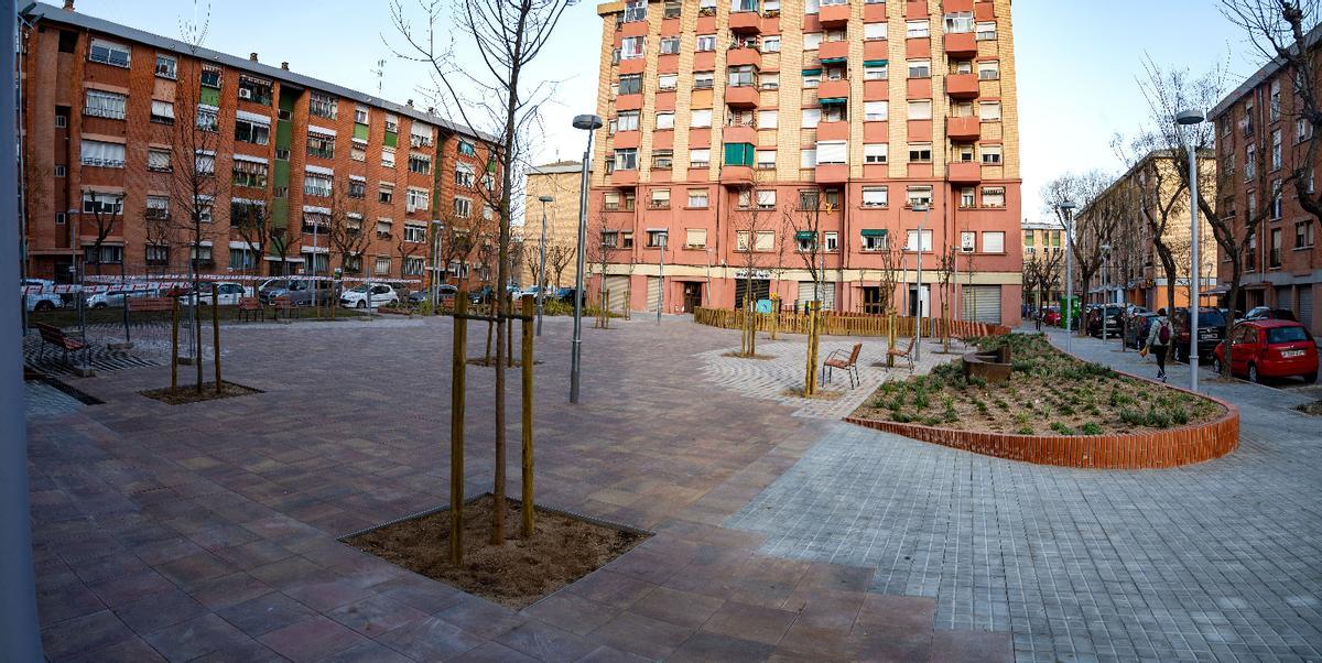 La nova plaça de Can Bassa opta per un espai més polivalent, verd i sostenible