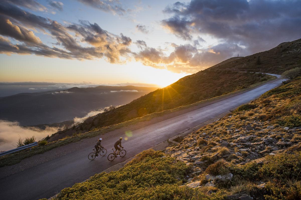 Ciclistas en el Turó de l’Home, en el Montseny