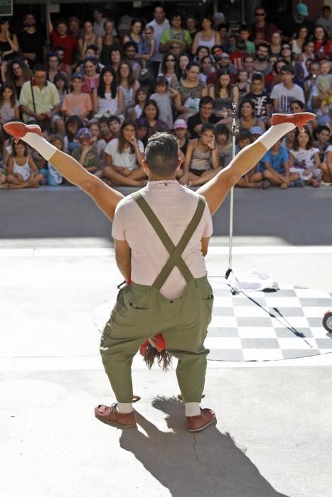 Fira del Circ al carrer de la Bisbal d''Empordà