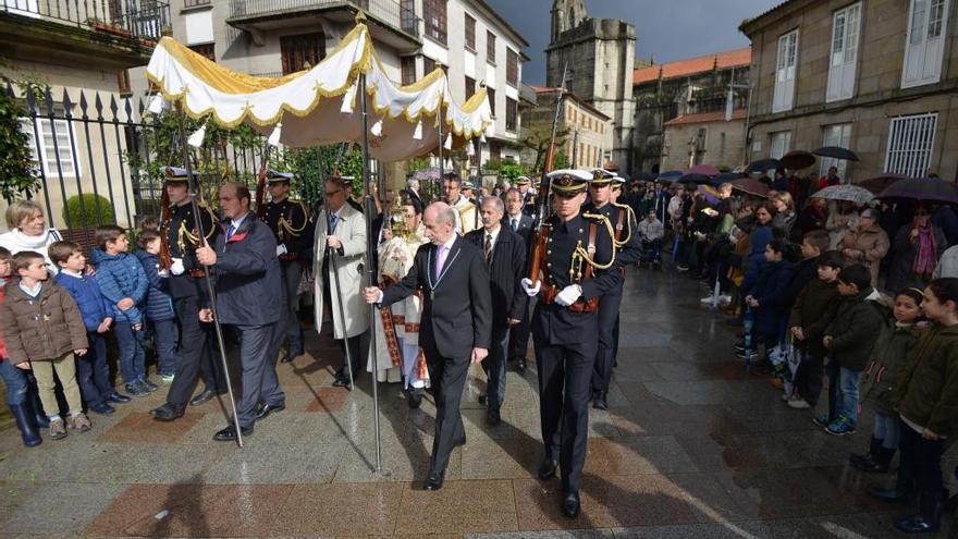 Procesión del Viático de 2016, suspendida al poco de iniciarse por la fuerte lluvia