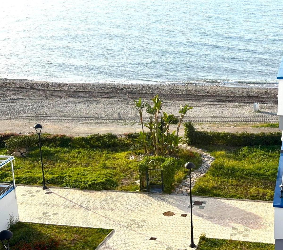 Vistas al mar desde dúplex con terraza en El Peñoncillo, Torrox