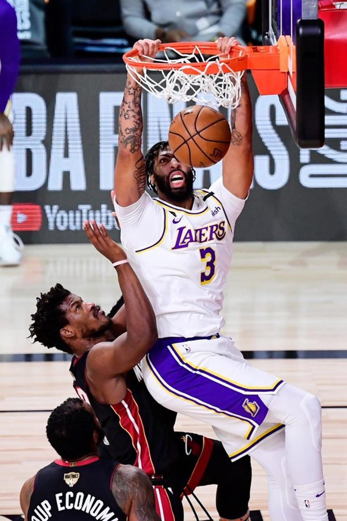 Los Ángeles Lakers se proclaman campeones de la NBA 2020 tras destrozar a los Miami Heat (106-93) en el sexto partido de las finales NBA. Conquistan así el 17º anillo de la historia de la franquicia.