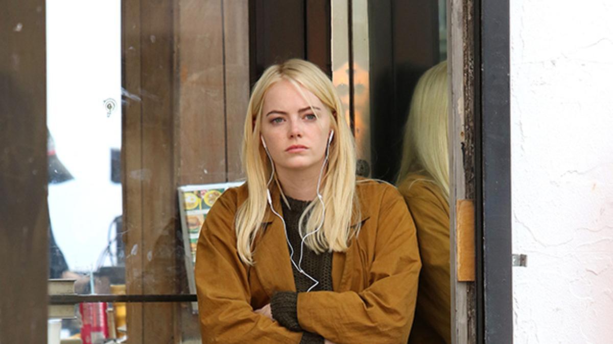 Emma Stone durante el rodaje de su nuevo proyecto cinematográfico