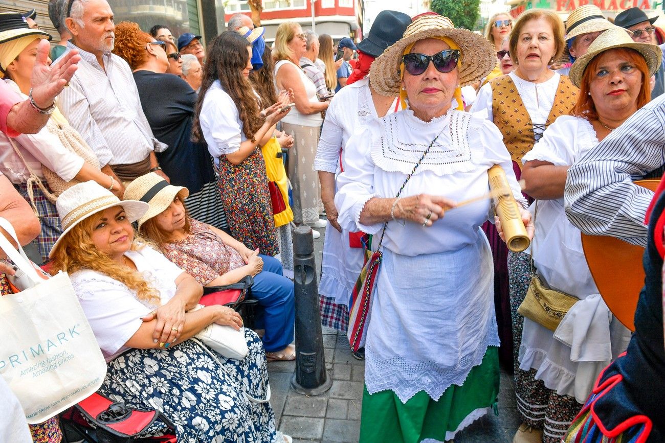 Una romería con bikini en Las Palmas de Gran Canaria