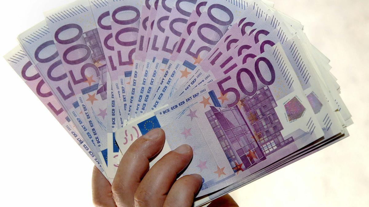 Un fajo de billetes falsos de 500 euros