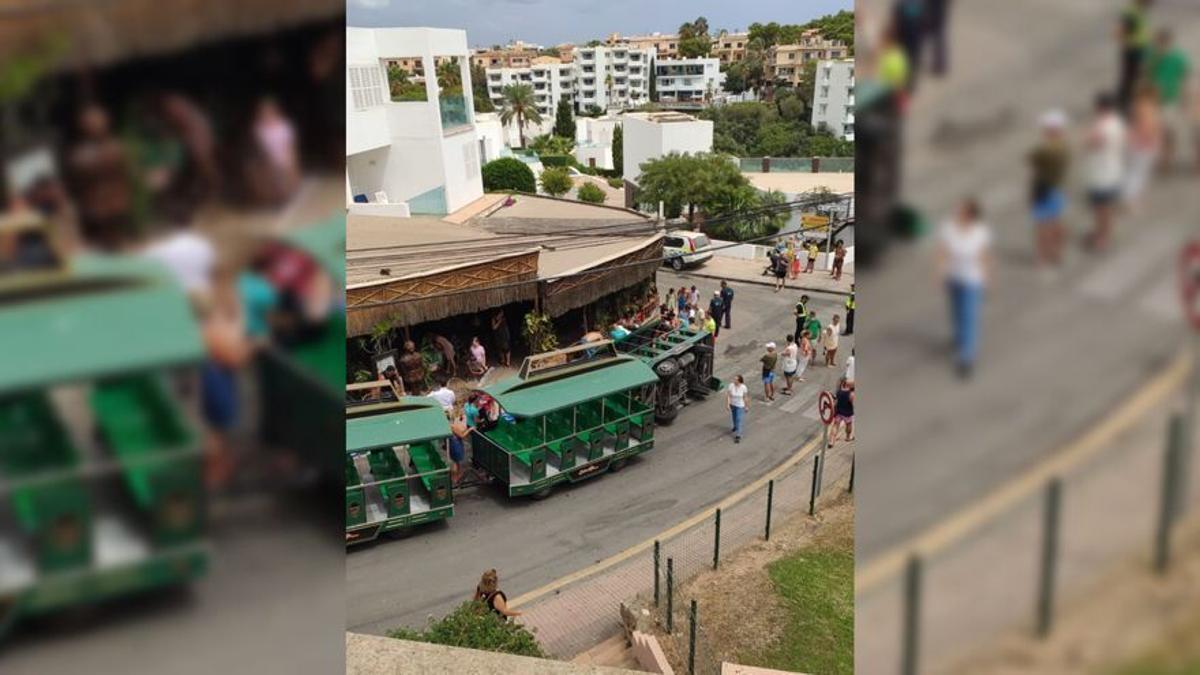 Once heridos al volcar un tren turístico en Cala Ferrera.