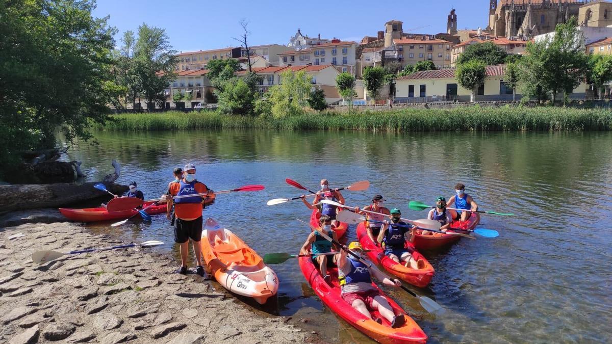 Usuarios de Placeat en el río Jerte.