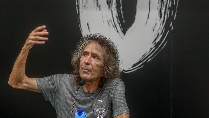 Rock  Robe Iniesta: “La música tiene que servir para hacer pensar”