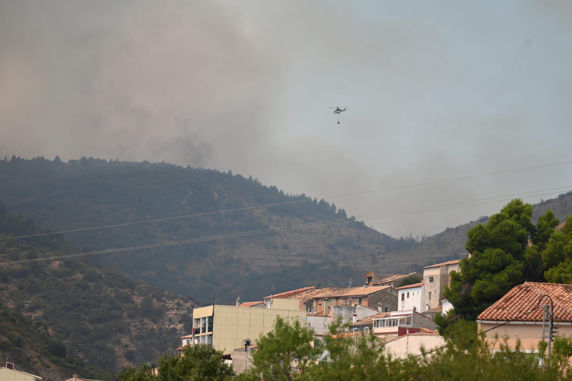 El incendio forestal en Bejís mantiene preocupados a los vecinos de la zona