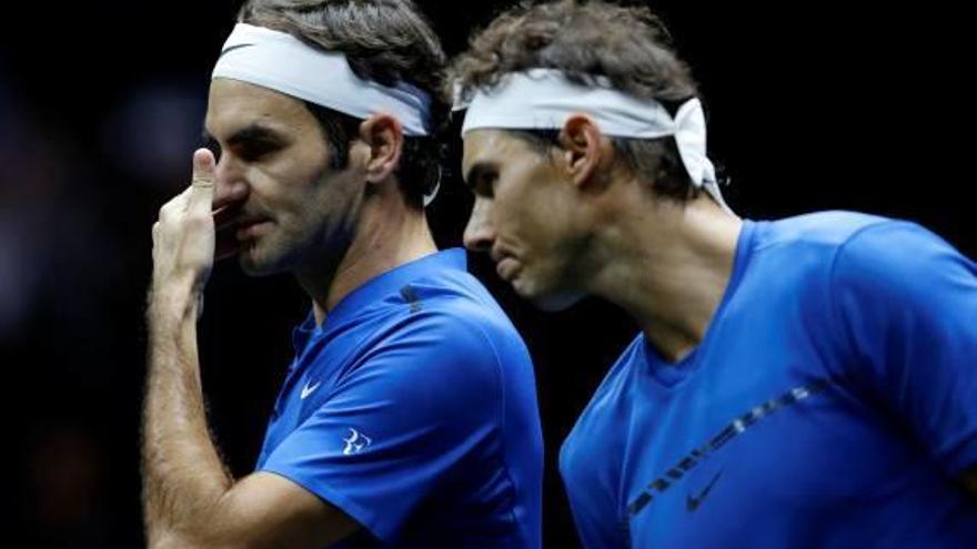 Roger Federer y Rafa Nadal el pasado sábado en su partido de dobles en la Copa Laver disputada en Praga.