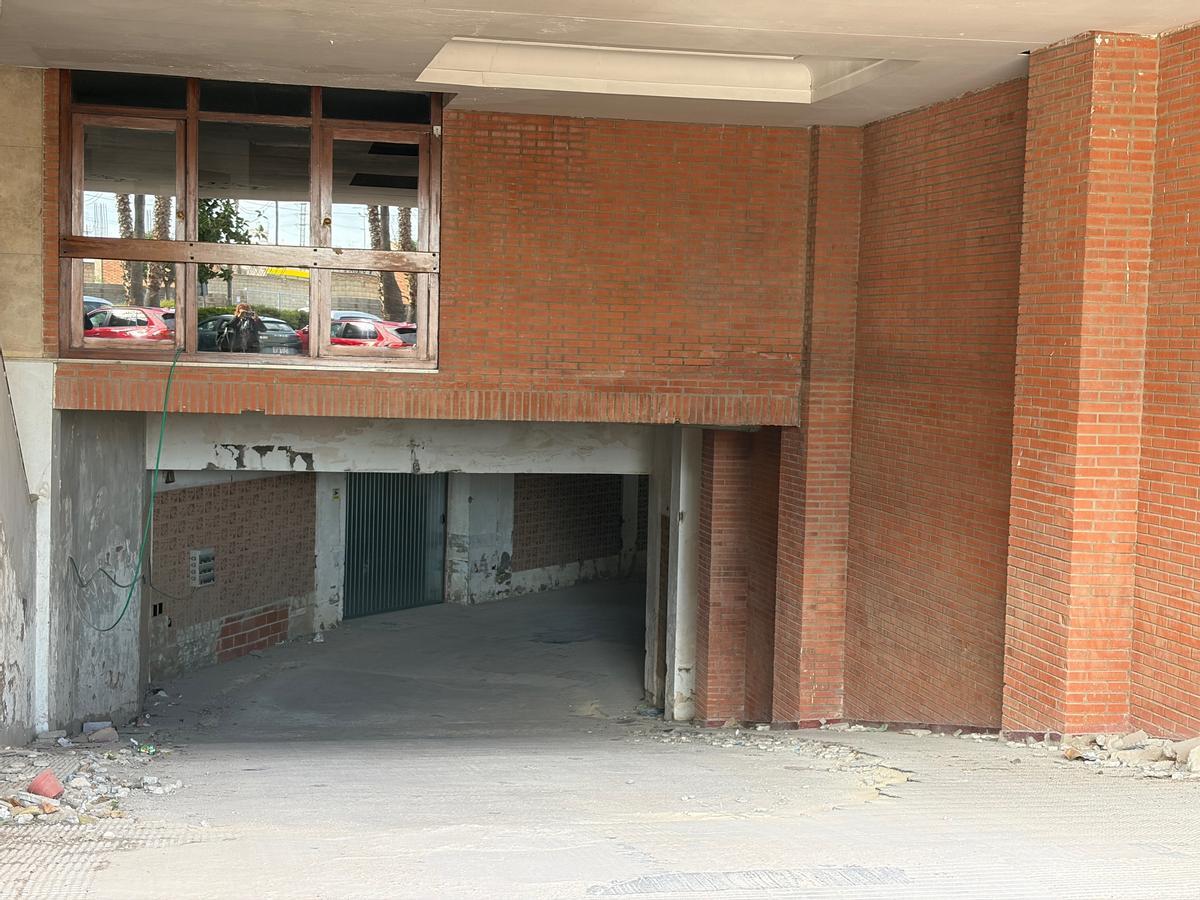 Otro de los aparcamientos que sufrió daños por la dana.