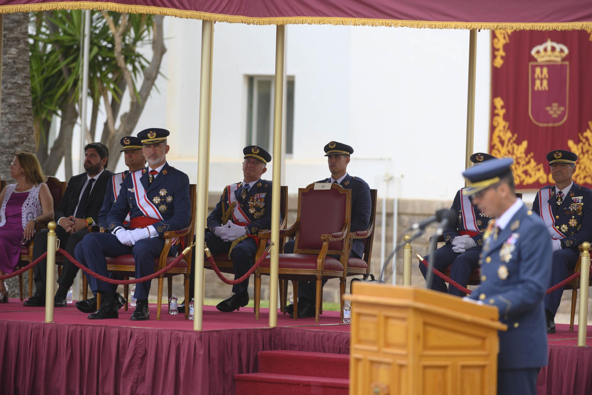 Las imágenes de la visita del rey Felipe VI en la Academia General del Aire de San Javier