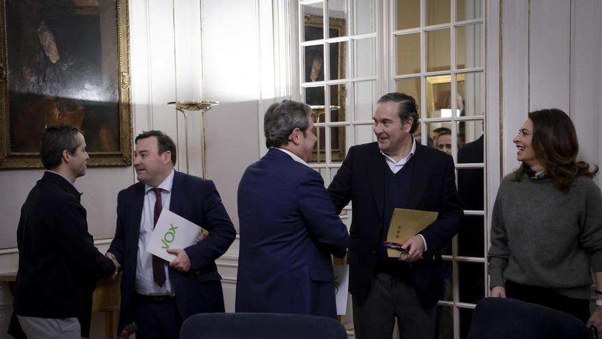 Vox busca exprimir al Consell en las Corts, pero esquiva el choque de Extremadura